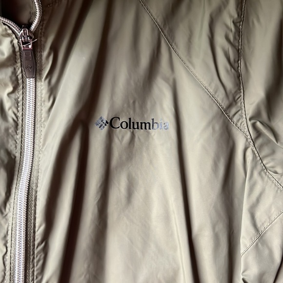 Columbia rain coat LARGE - Picture 2 of 3